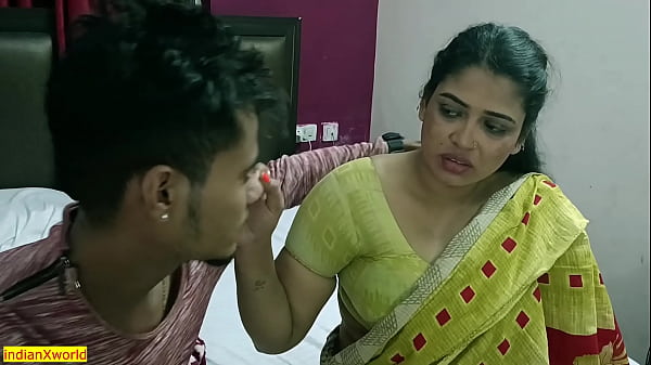 TV Mechanic fuck hot bhabhi at her room! Desi Bhabhi