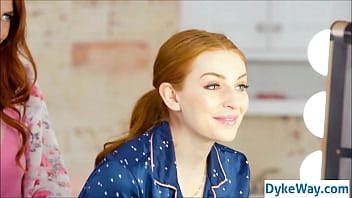 Redhead girls make out