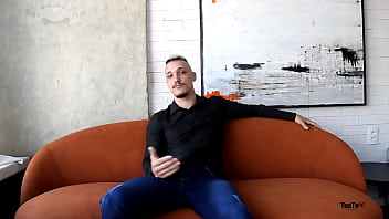 Couch test with the wonderful queen Reh