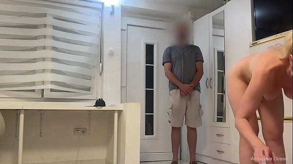 I met delivery guy naked. He did not want to