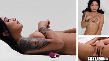 Asian MILF with perfect body Avery Black pleased herself and