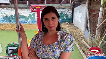 A stranger invites the juice seller to his house so