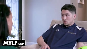 Big Tits Big Ass MILF Reagan Foxx Seduces Her Friends