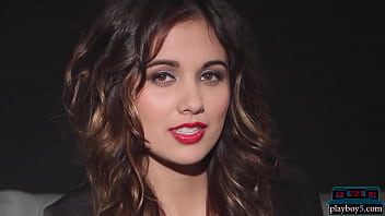 Big ass latina MILF model Anna Capri solo striptease for