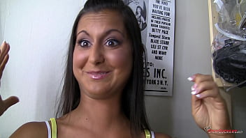 An amateur babe Cassidy Morgan wants you to Paint Her