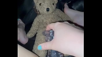 VIRGIN 18 YEARS OLD- FISRT TIME-DEEP FEMALE MASTURBATION WITH A