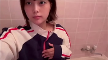 [Karaoke] A plain female college student gets excited when she