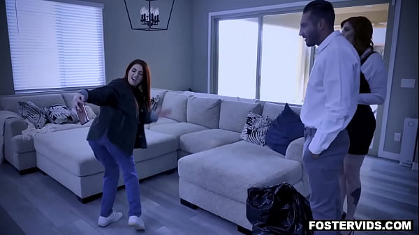 Aria Carson is the new chick on Lauren Phillips house,