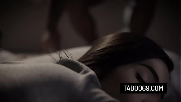 Two teen stepsisters Jaye Summers and Emily Willis in threesome