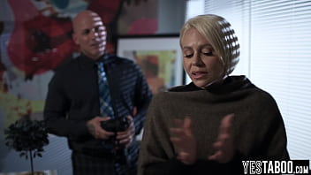 Mature big ass MILF photographer gets seduced by big dick