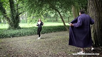 Creeper flashes young hot runner! She stop and fucks the