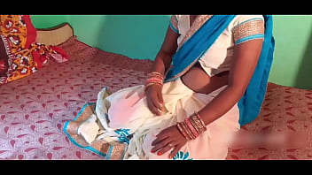 Brother-in-law rubbing the wall in white saree saw her pussy