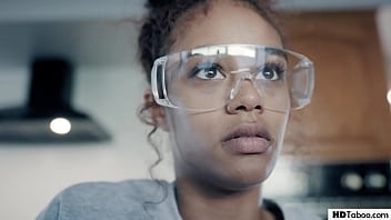 Coronavirus can't prevent wife to have sex (with delivery boy)