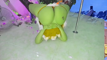 Grinch open the gifts and dance in the pole