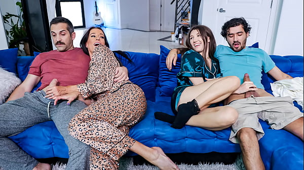 Stepdaughter and Stepmom Fuck with Stepdad and Stepbro in Foursome