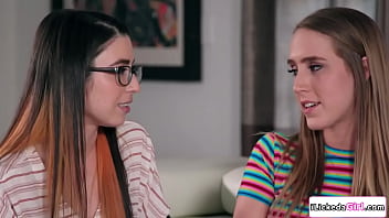 So this is what scissoring is, it feels so damn