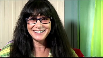 Super sexy mature lady talking dirty & fucking her soaking