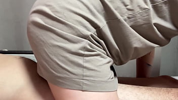 At night, my pregnant stepmom is bored without her husband