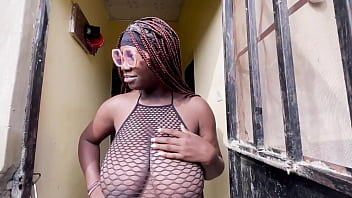 Sexy black woman get outdoor fuck