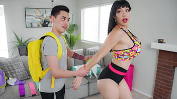 Housewife Lets Trainer Pound Her Birthday Cake - Little Puck,