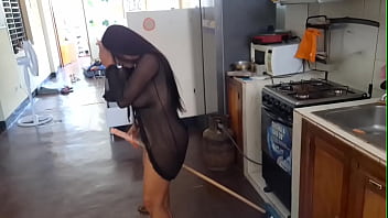 LEAKED VIDEO - Famous Mexican influencer masturbating in the kitchen