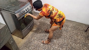 STEPMOTHER GETS TANGLED IN THE KITCHEN AND ASKS HER BANDIT