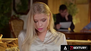 21 SEXTURY - Gorgeous Alexa Flexy Gets Her Pretty Butt