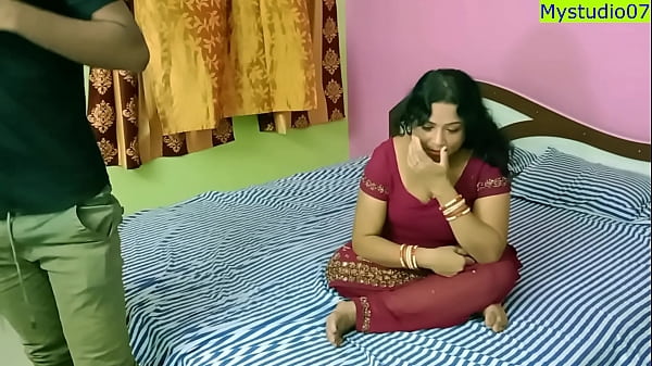 Indian Hot xxx bhabhi having sex with small penis boy!