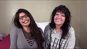 Desperate Amateurs hot sexy college babes getting their tight pussies