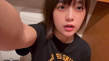 [Masturbating in the toilet] There was someone next to me