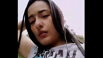 Vanesa stripping in the park