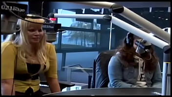 Hyp parrot girls radio