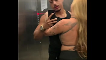 Leaked online! Married blonde loses her phone and intimate videos