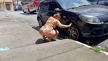 Cleaning the car on the street without panties for everyone