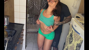 Eating the maid hidden from the parents