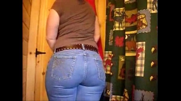 Aunt shows ass to nephew