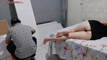 Amateur seducing the editor and paying for the service with