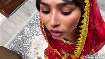 My FRIEND's BIG-ASS WIFE in a DESI costume visits me