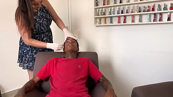 HOT WOMAN DOES BRAND NEW'S EYEBROWS IN EXCHANGE RECEIVES PICA