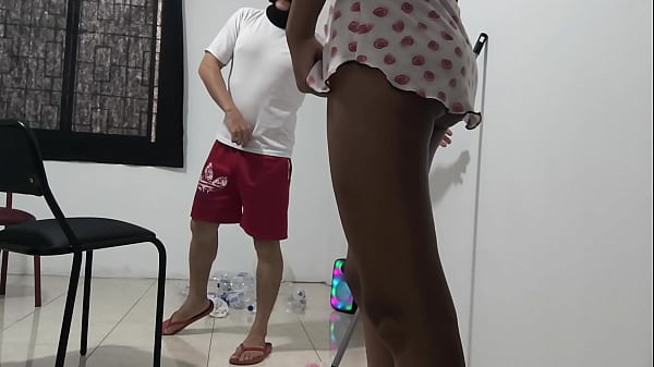 The cleaning worker seduces his boss during working hours. The