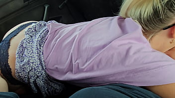 Mom friend's gives me a bj in car