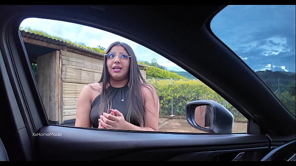 (Risky public sex) I helped a cute girl on the