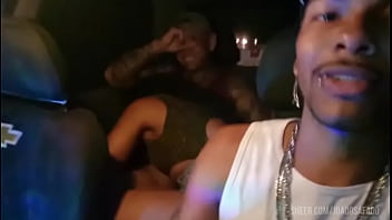 Novinha did the bitching in the car with two, sucked