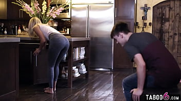 Stepmom Mona Wales seduces stepson with her ass and he