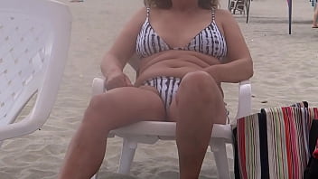 I enjoy a huge cock on the beach after flashing