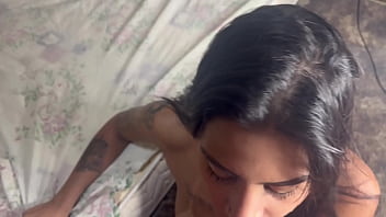 Trying to take the virginity of the hottie's pussy, first