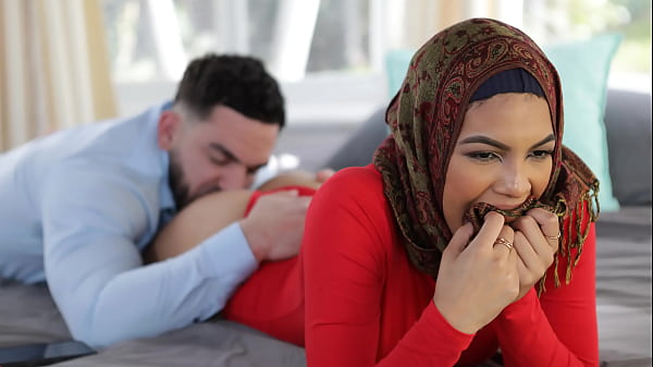 My Stepsister Wants to Learn how To Please Her Husband