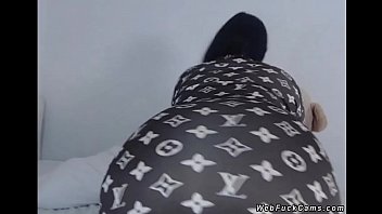 Bbw huge tits babe sucking dildo on cam