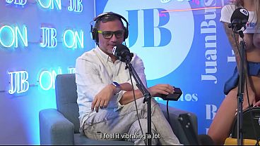 The sizzling blonde MollySmith squirts all over the Sybian machine