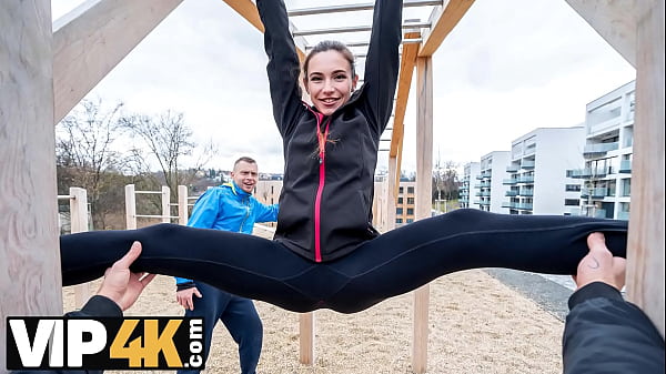 HUNT4K. She ripped her leggings and sucked stranger's cock in